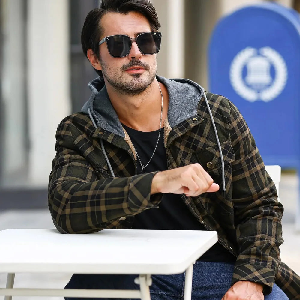 Przytulna flanelowa kurtka z kapturem – ModaEkspert