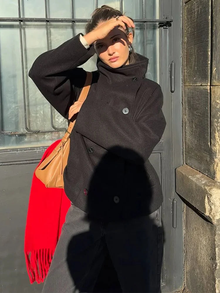 Płaszcz z mieszanki wełny z wysokim kołnierzem – ponadczasowa elegancja - ModaEkspert.pl