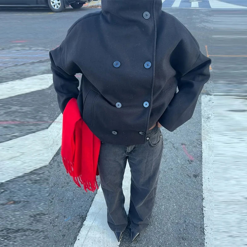 Płaszcz z mieszanki wełny z wysokim kołnierzem – ponadczasowa elegancja - ModaEkspert.pl