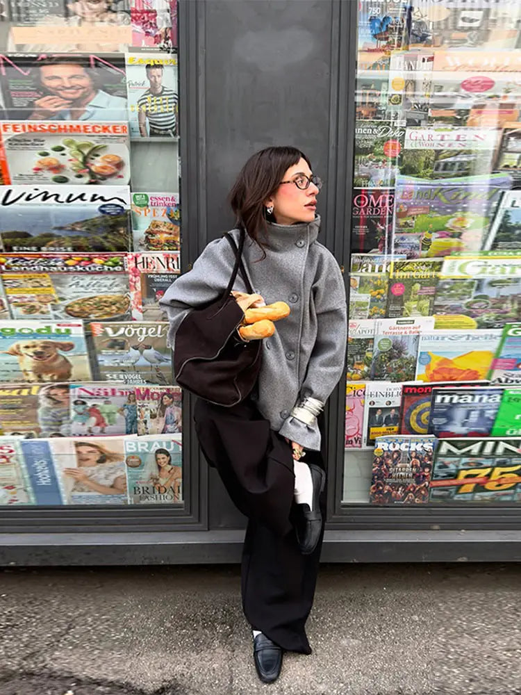 Płaszcz z mieszanki wełny z wysokim kołnierzem – ponadczasowa elegancja - ModaEkspert.pl